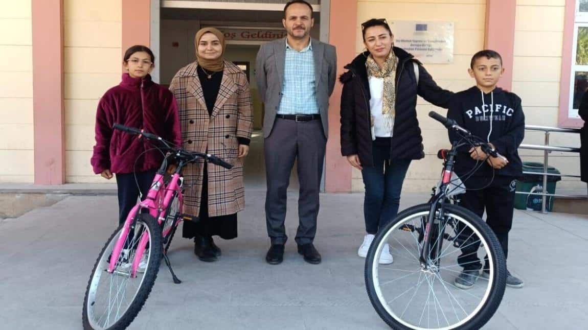 Seviye Tespit Sınavında Dereceye Giren Öğrencilerimize Bisiklet Ödülü Verildi.